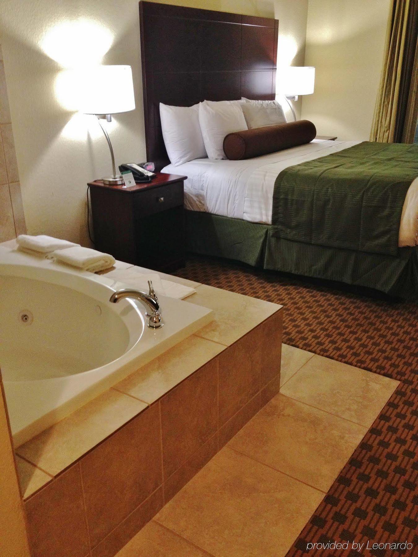 Cobblestone Hotel & Suites - Broken Bow ภายนอก รูปภาพ
